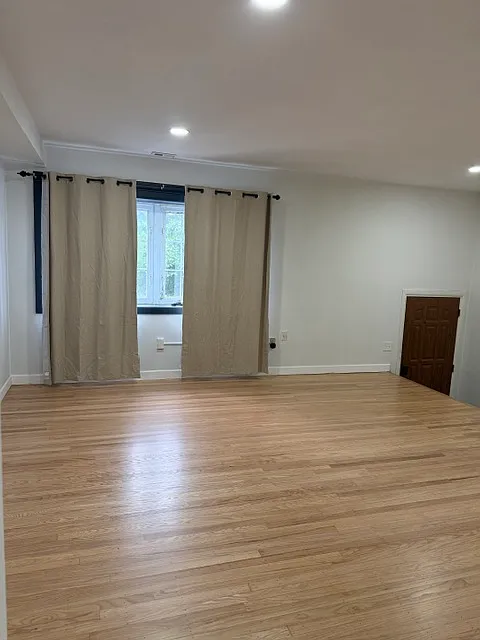 3 bed, 1.5 bath, 1360 sqft, $2,600 — Photo 4