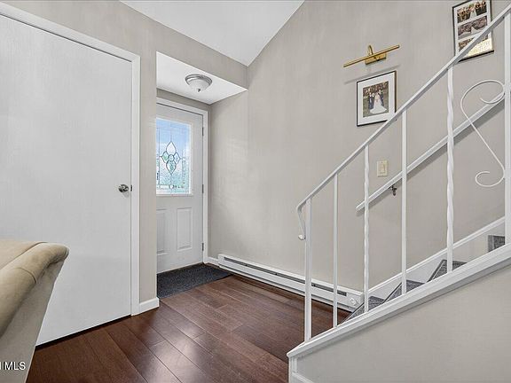 3rd image of 123 Thimbleberry Road