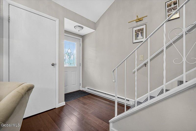3rd image of 123 Thimbleberry Road