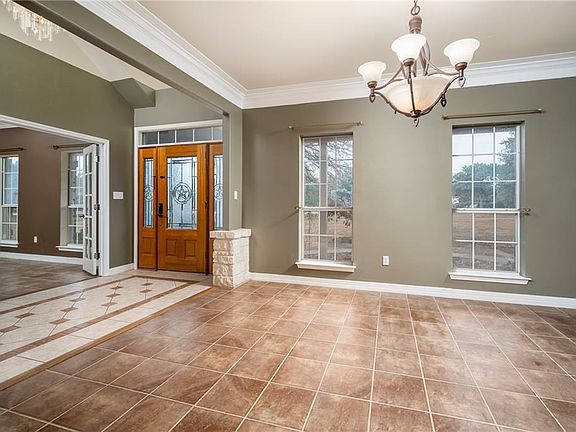 5th image of 119 Oak Meadow Dr