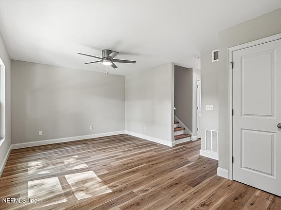 3rd image of 8209 KENSINGTON Square