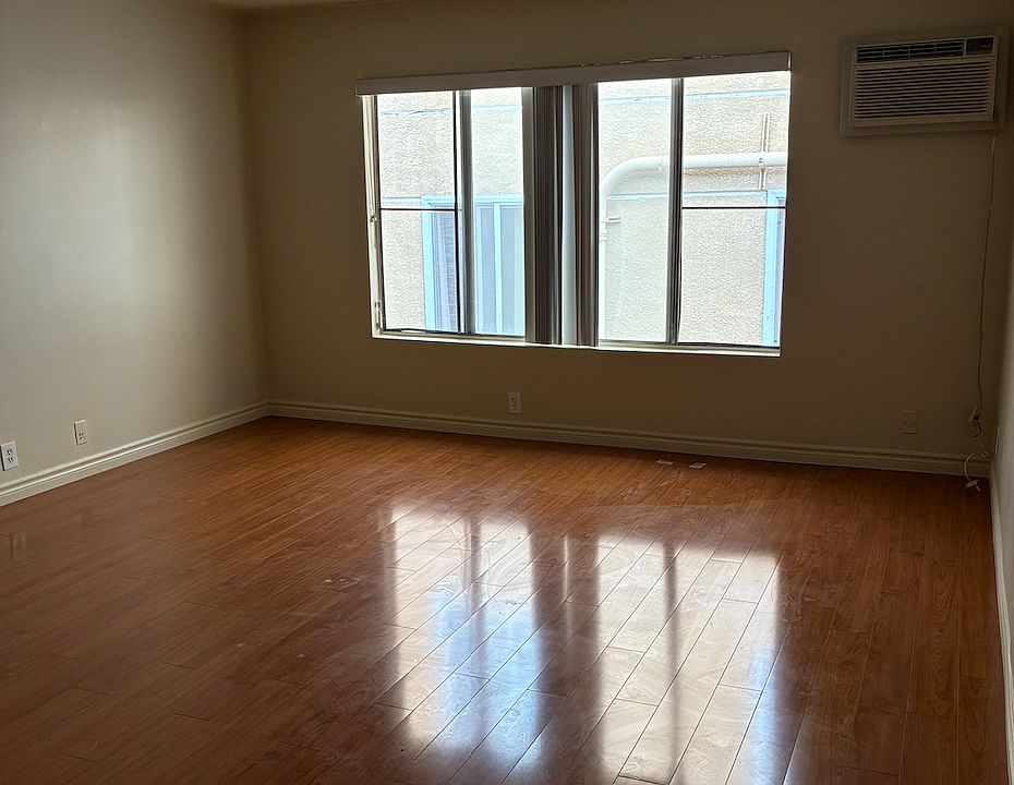 2nd image of 3620 Bagley Ave APT 14