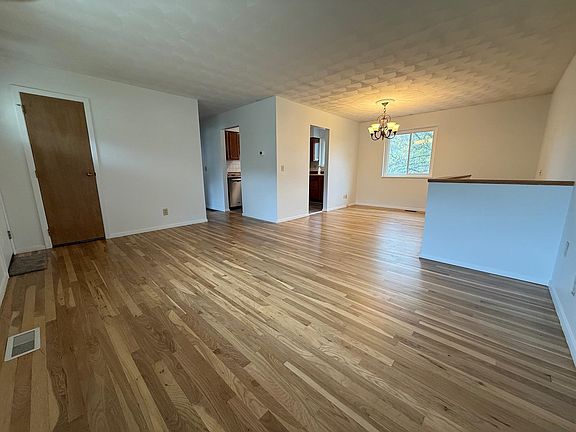 5th image of 215 Nedra Dr