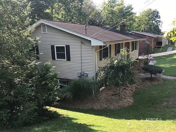 2nd image of 911 Colegate Dr