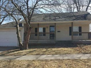 305 NE 1st St, Lees Summit, MO 64063