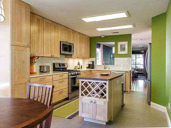 1118 Strickland 78748 kitchen