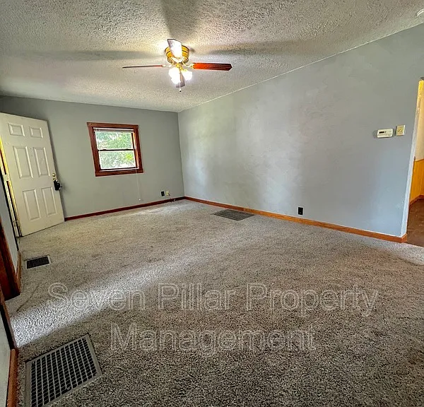 504 Martin St — Photo 4