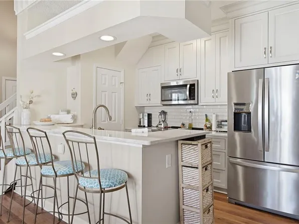 2312 Beach Haven Dr APT 302, Virginia Beach, VA 23451