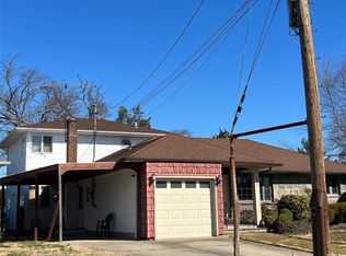 946 Downing Rd, Valley Stream, NY 11580