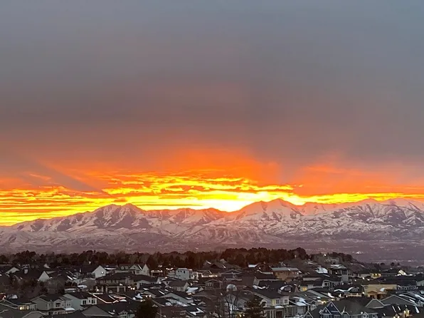 9046 S Kings Hill Pl, Cottonwood Heights, UT 84121