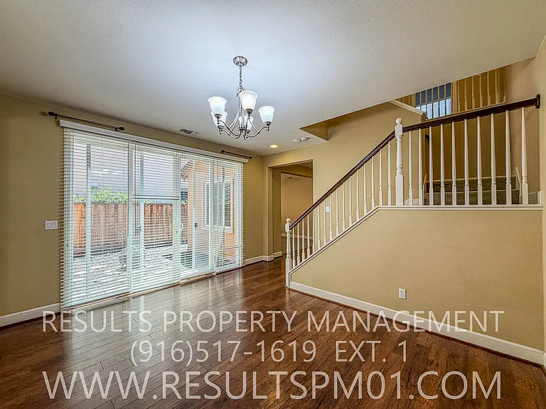 2425 Foxcroft Cir — Photo 12