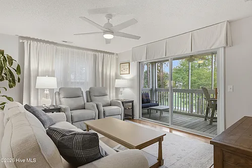 3350 Club Villas Dr Photo 1