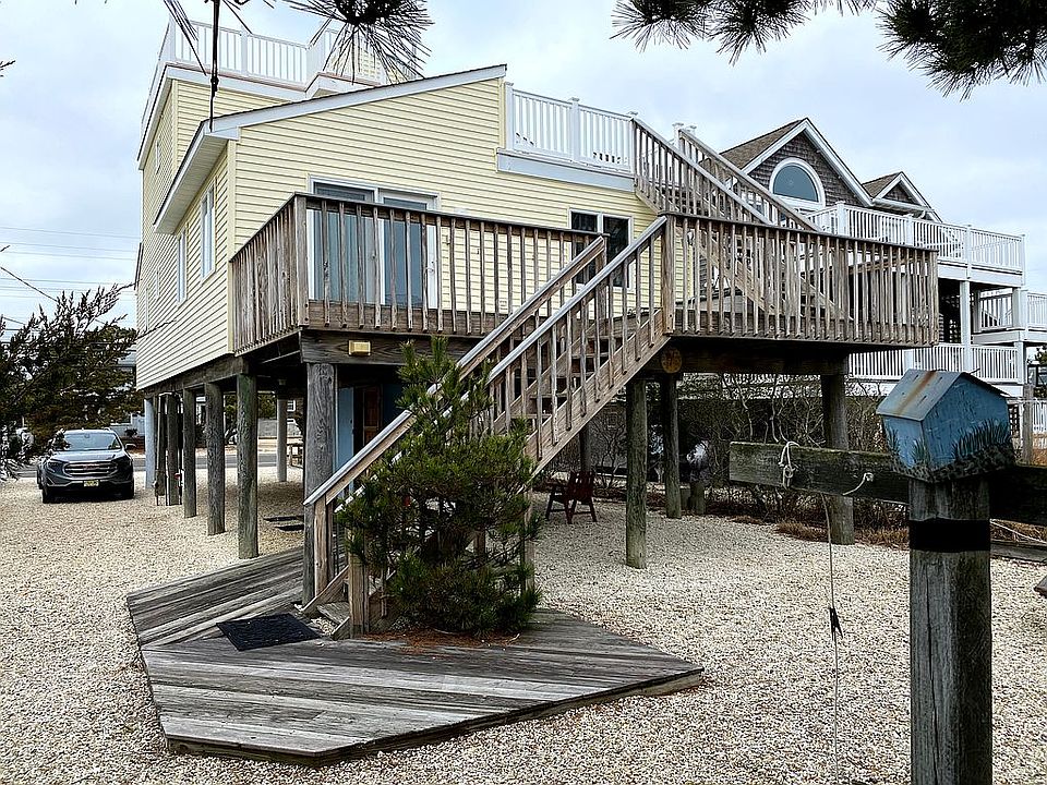 2nd image of 2009 S Bay Ave