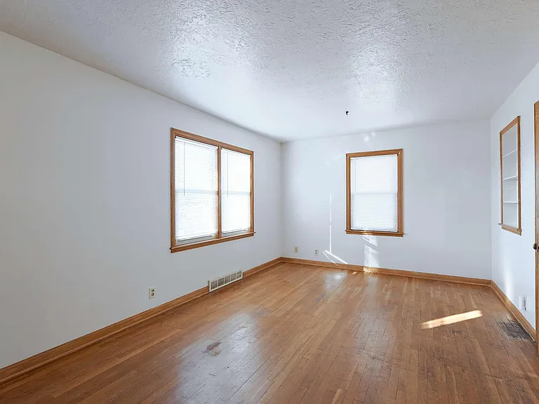 940 S 48th St — Photo 4