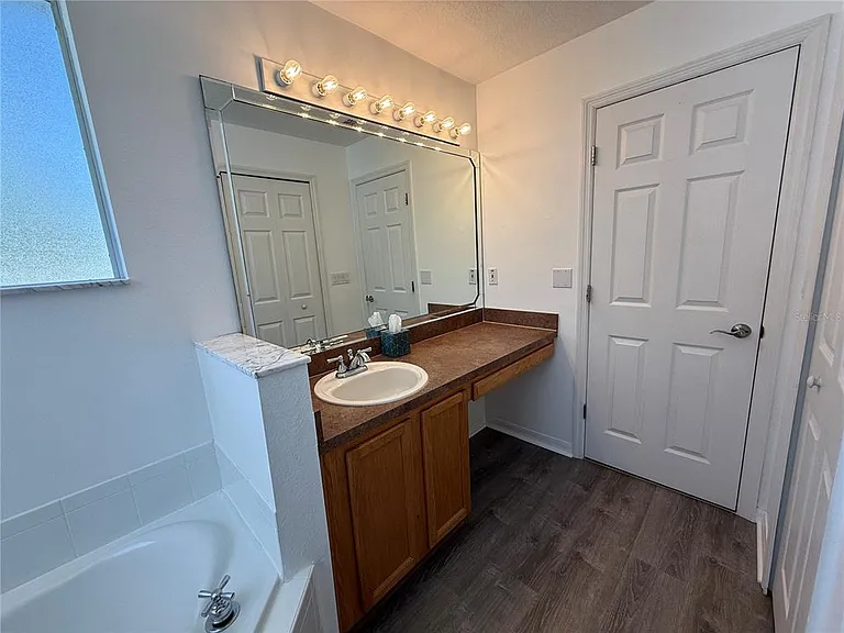 2 Upland Pl — Photo 11
