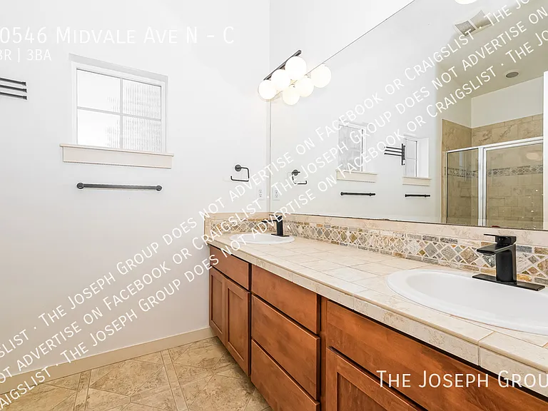 10546 Midvale Ave N #C — Photo 15