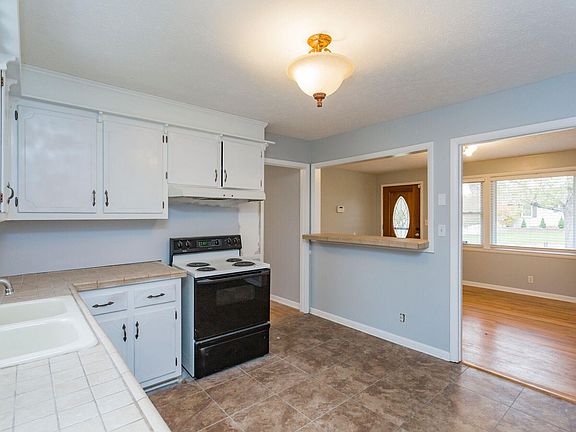 5th image of 105 Clifton St