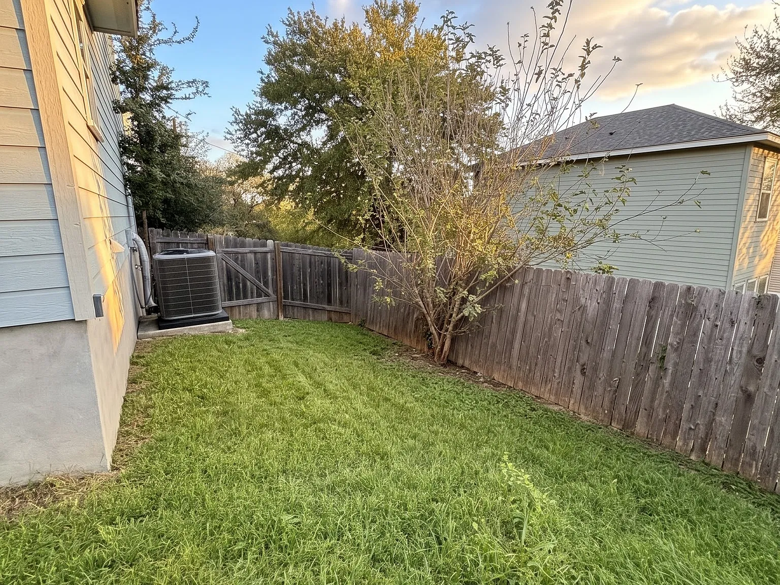 4 bed, 2.5 bath, 1682 sqft, $2,490 — Photo 2