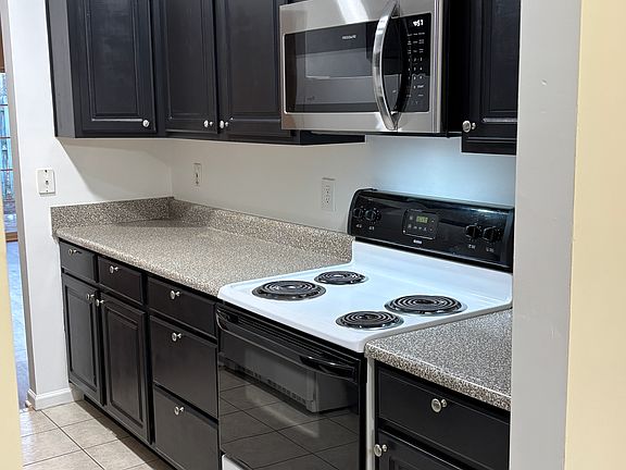 Kitchen (Right)-new microwave/ painted cabinets / new knobs