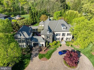 9106 Dara Ln, Great Falls, VA 22066