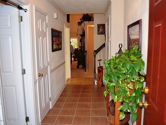 5th image of 709 Commons Way