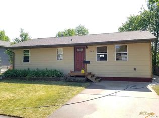 1020 Dilger Ave, Rapid City, SD 57701