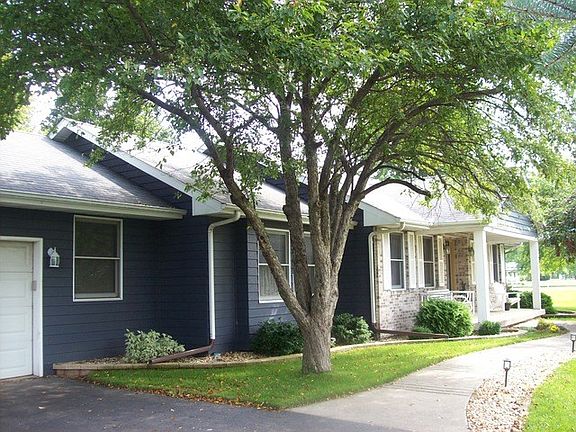 2nd image of 1411 Sandwich Dr