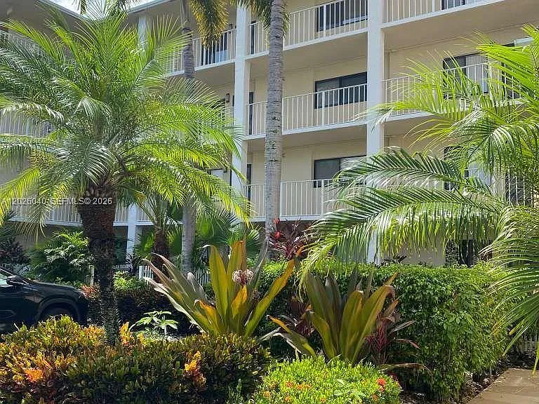 7350 Kinghurst Dr #305 — Photo 1