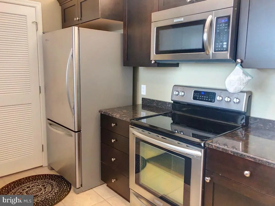 1 bed, 1.0 bath, 914 sqft, $2,100 — Photo 3