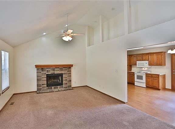 4th image of 3117 S Vista Ct