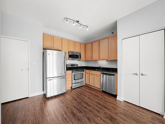 4th image of 1 E 8th St APT 302