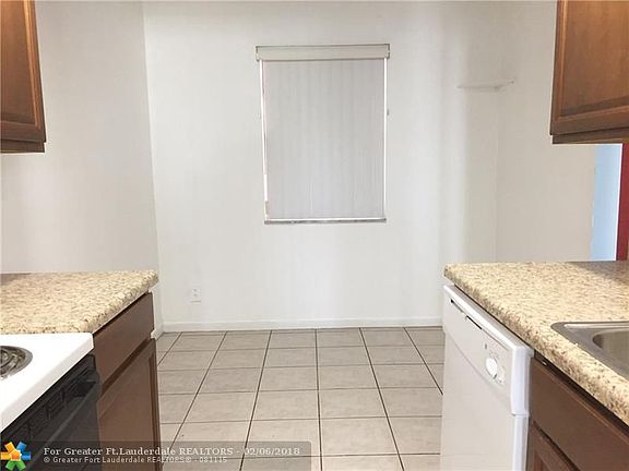 4th image of 680 Tennis Club Dr APT 307