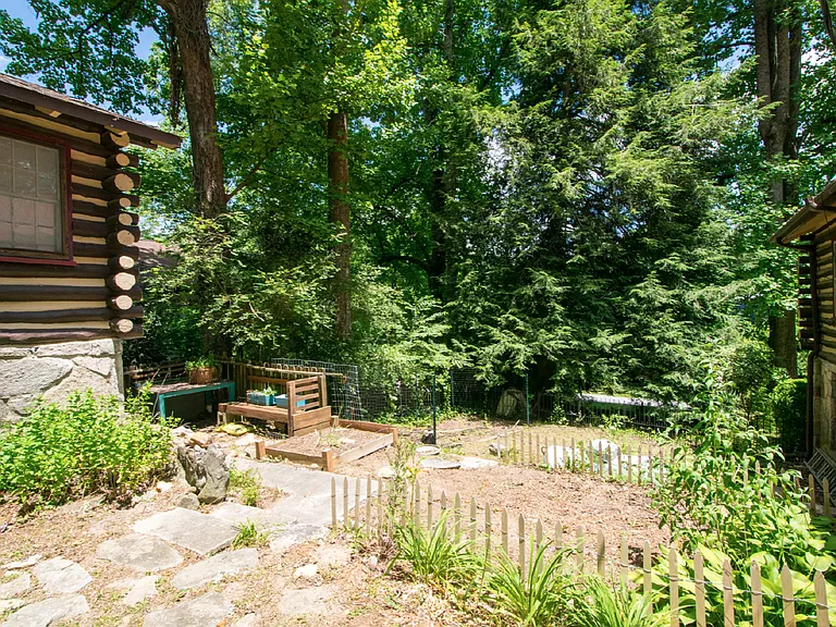 117 Lake Dr — Photo 13