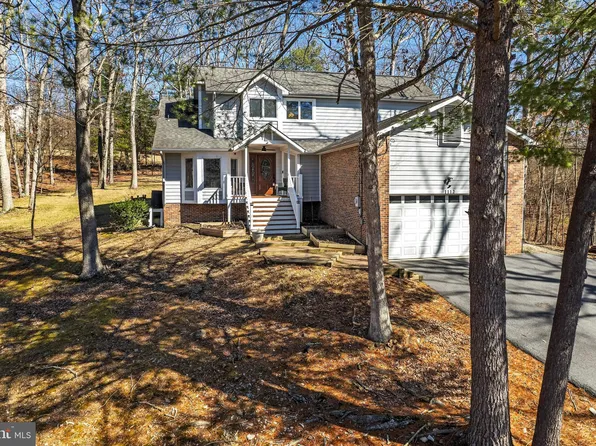 1112 Lakeview Dr, Cross Junction, VA 22625