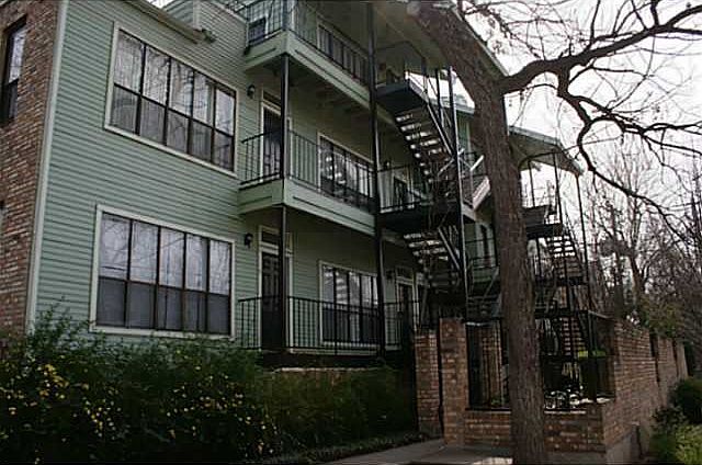 1st image of 915 W 22nd 1/2 St APT 102