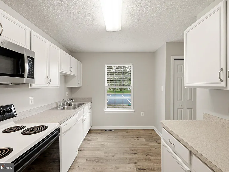 219 Surrey Club Ln — Photo 11