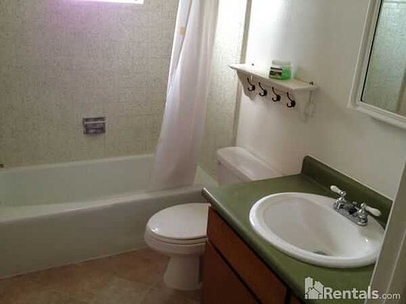 2nd image of 907 N 79th St