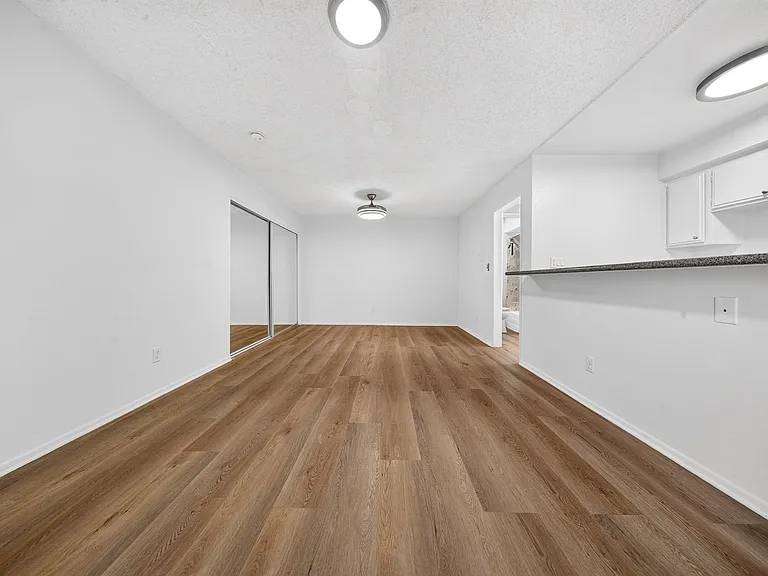 5708 Tujunga Ave — Photo 14