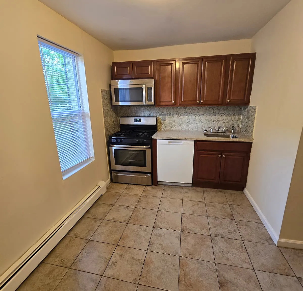 2 bed, $1,900 — Photo 1