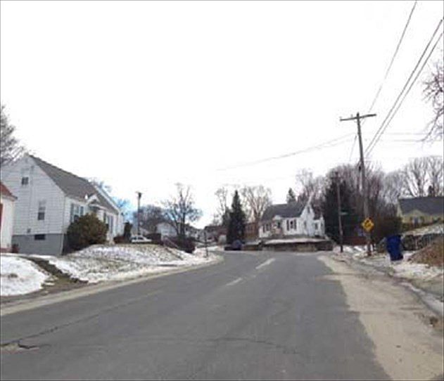 2nd image of 180 Fanning St