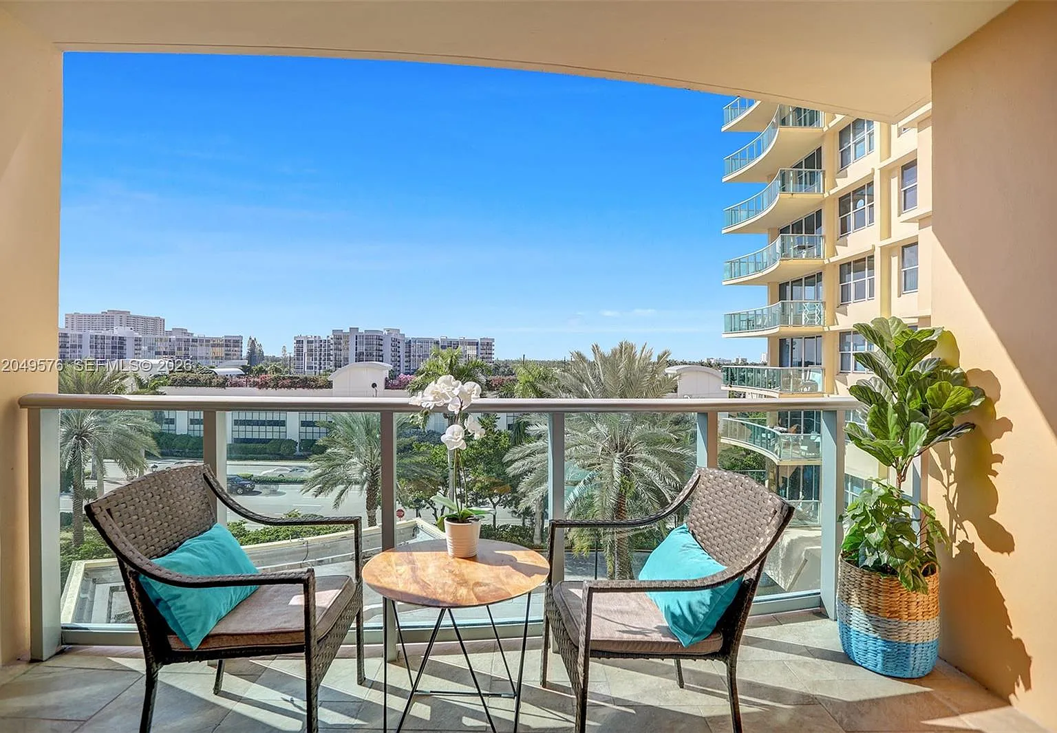 Wave Condo — Photo 2