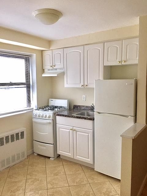 1st image of 370 E Broadway