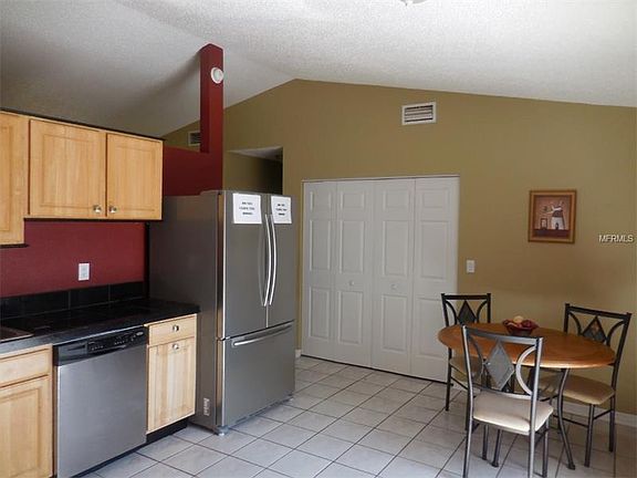 3rd image of 3333 Lake View Blvd