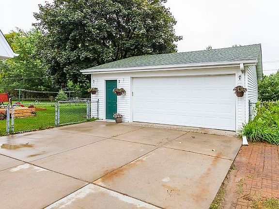 4th image of 3634 Grand Ave