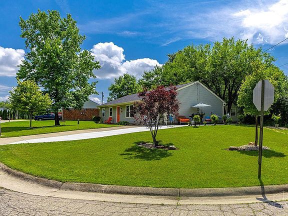 3rd image of 110 Melanee Ln