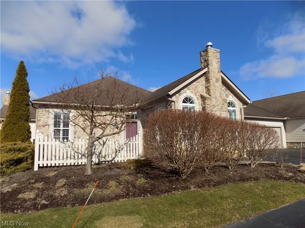 200 Sandover Dr, Aurora, OH 44202