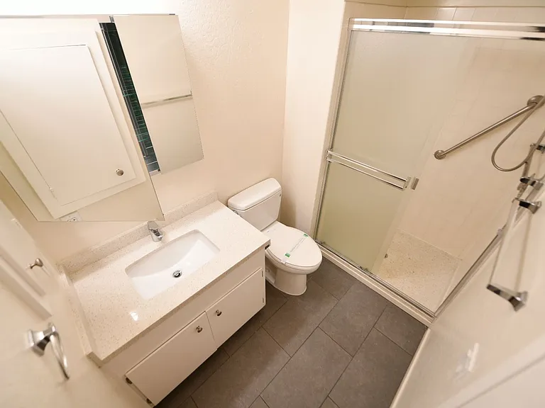 5401 Broadway Ter — Photo 29
