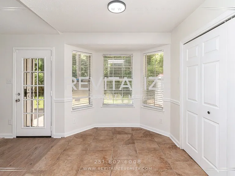 6513 Victoria Pl S — Photo 20