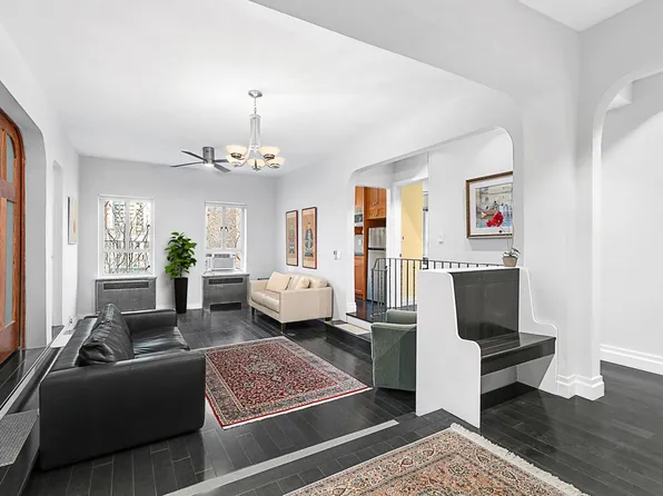 165 West 20th Street image 1 of 17