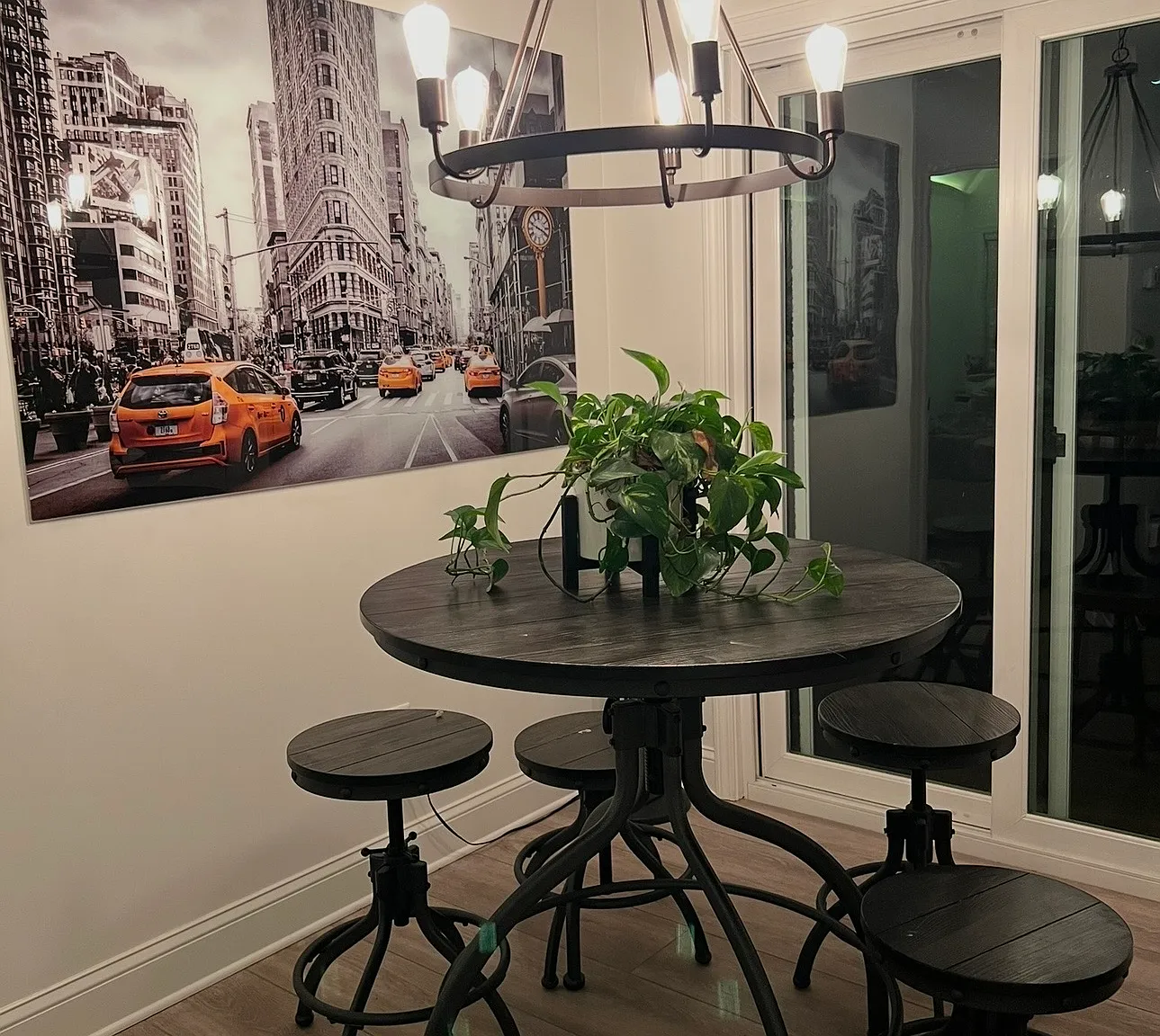 1 bed, 700 sqft, $1,500 — Photo 2